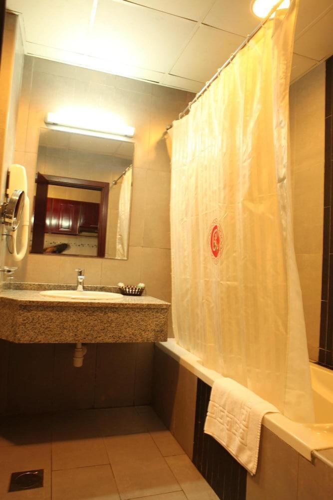 Ramee Rose Hotel Apartments Abu Dhabi Esterno foto